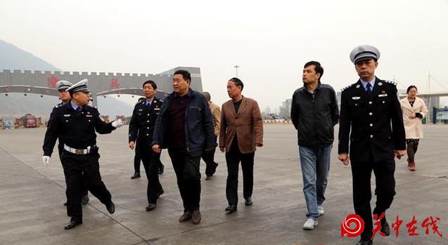 市人大常委会副主任张海贵一行来潼调研指导交通安全管理工作