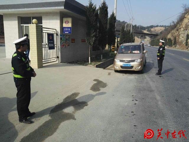 汉阴交警圆满完成清明节期间道路交通安保工作