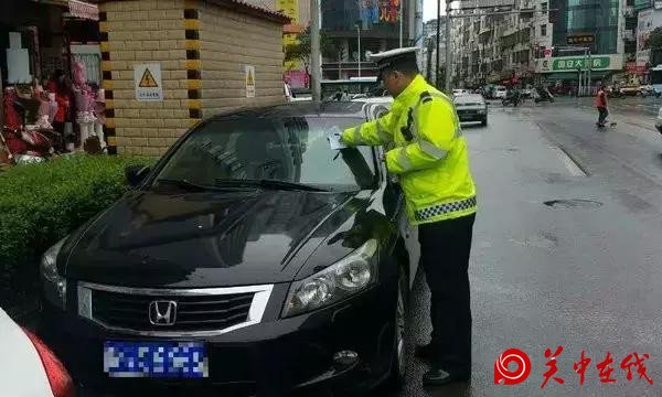汉滨交警大队切实加大违法停车整治力度