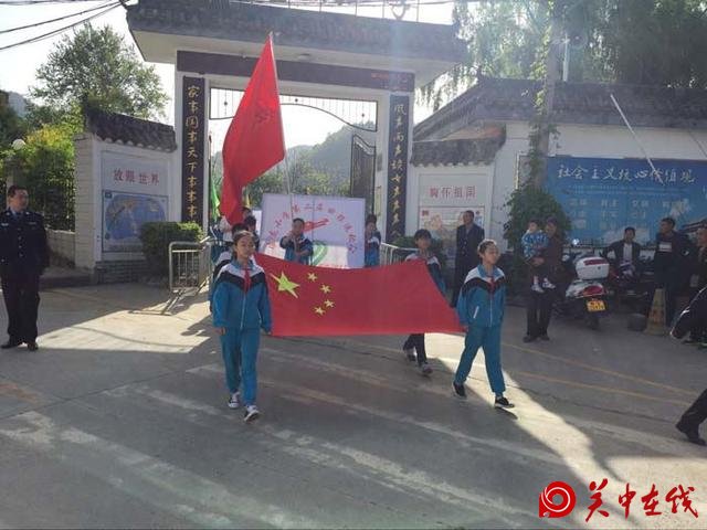 护校安园 安康岚皋警方在行动