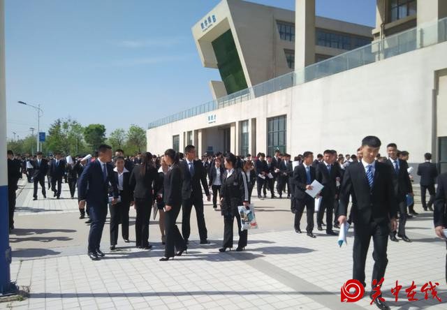 陕铁院携手中铁四局集团公司成功举办毕业生春季大型双选会
