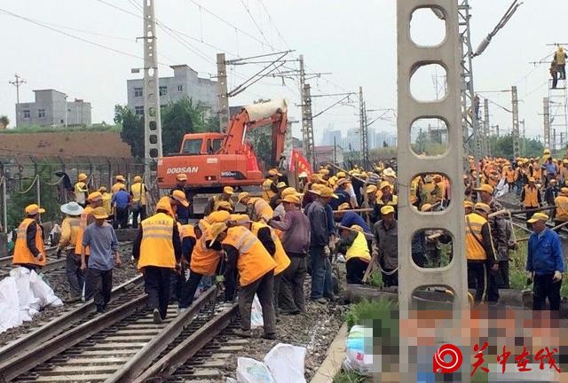 3000铁路职工奋战8小时 安康铁路枢纽线路改造收关