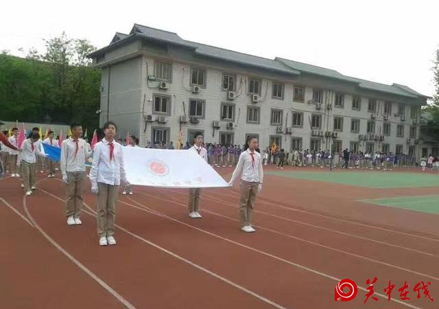 临潼的一所小学运动会开幕式具有浓浓的秦风唐韵，异彩纷呈！