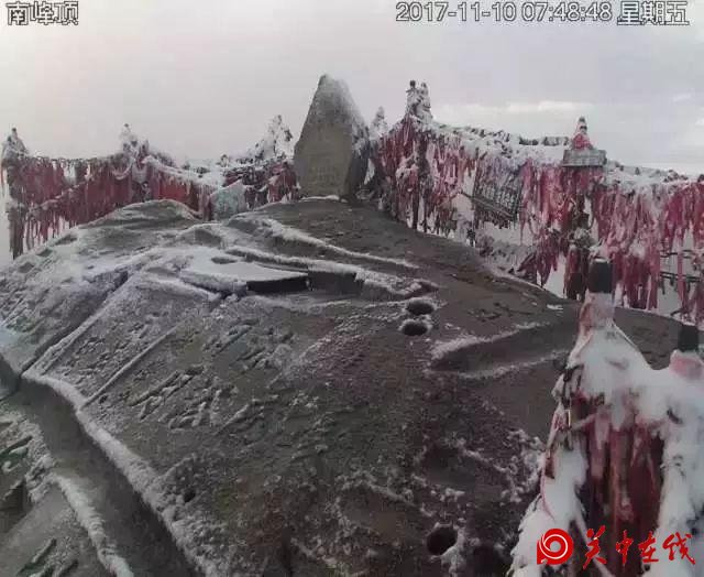 【关中在线】下雪啦!华山迎来立冬后首场降雪