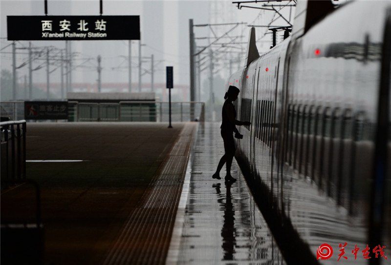 【关中在线】西成高铁开通首个周末成人气王 带动川陕周末跨省旅游