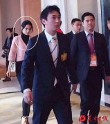 王思聪疑携女友出席发布会