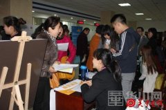 临渭区举办专场招聘会促农村富余劳动力转移就