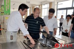 县长王青峰调研指导教育工作