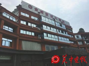 酒店用矿泉水空瓶装清洁剂 房客误饮后中毒(图)