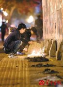  “寒衣节”街头频现焚烧冥币现象 为何陋习难改