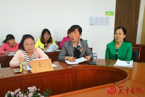 书香溢满校园 心灵徜徉书海