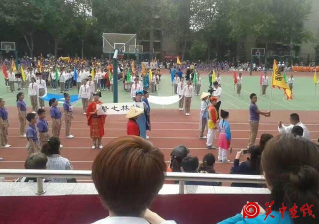 临潼的一所小学运动会开幕式具有浓浓的秦风唐韵，异彩纷呈！