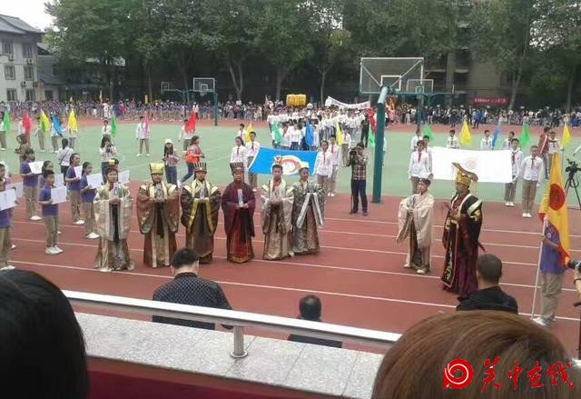 临潼的一所小学运动会开幕式具有浓浓的秦风唐韵，异彩纷呈！