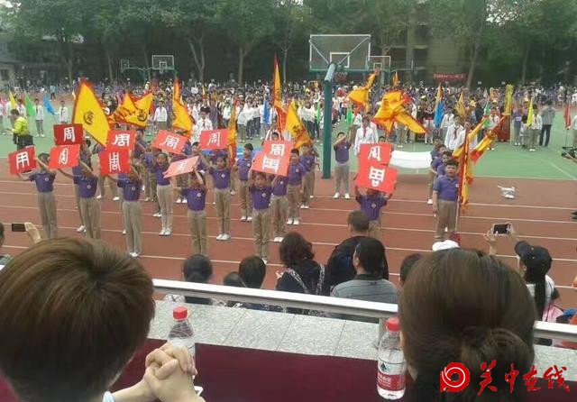 临潼的一所小学运动会开幕式具有浓浓的秦风唐韵，异彩纷呈！