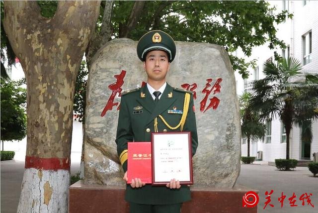 武警渭南市支队李琳、李长飞荣膺“渭南好青年”荣誉称号