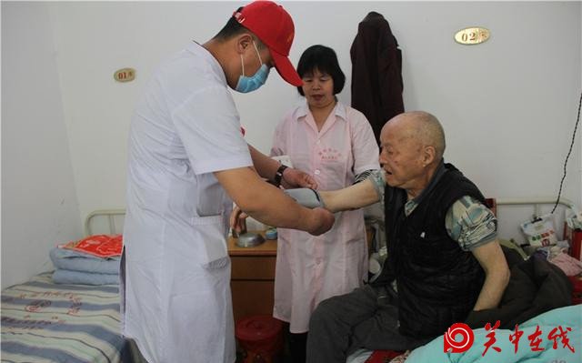 渭南市骨科医院开展“弘扬五四精神”义诊服务活动