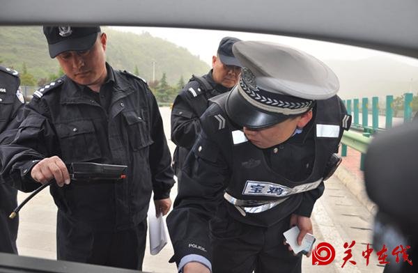宝鸡陈仓省际巡查大队严格落实查控勤务切实做好“一带一路”峰会和省第十三次党代会安保工作