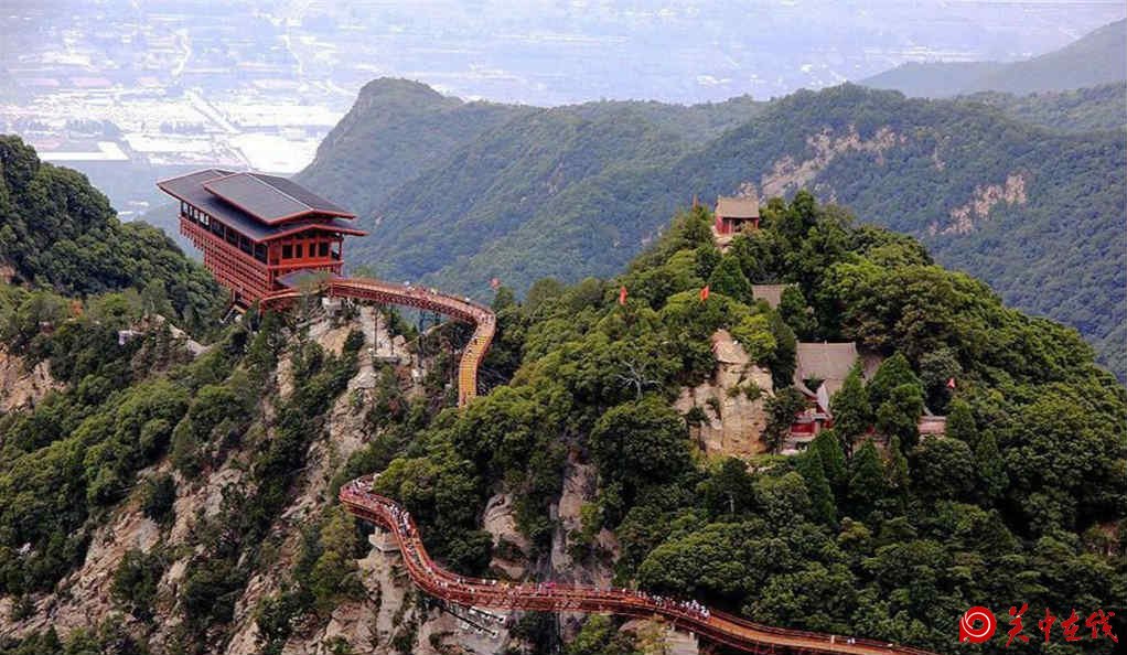 华州区</p><p>　　秦设郑县，北魏设华山郡，西魏置华州，因城南有少华山，城东有华山，唐至清代沿用华州，1913年设立华县，2015年改华州区。