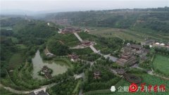 【关中在线】航拍陕西渭南桐油古道上的桃花源 荷香正汹涌