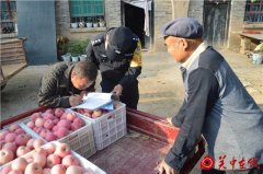 祥和迎接大庆：延安黄陵铁警深入田间地头开展普法宣传工作