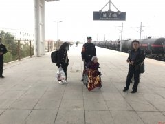 靖边铁警忠诚履职 温暖古稀老人回家路