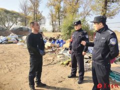 靖边铁警深入辖区开展爱路护路宣传