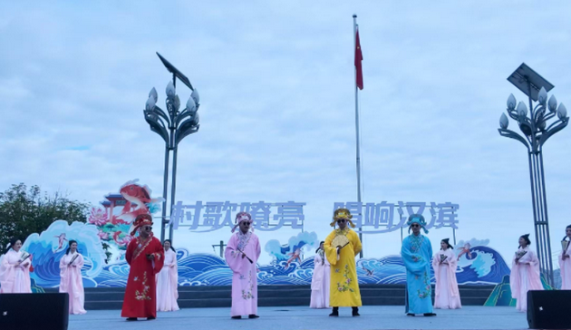 小镇青年变身“四大才子” 安康 汉滨区大竹园镇借助群众文旅活动带动柑橘热销