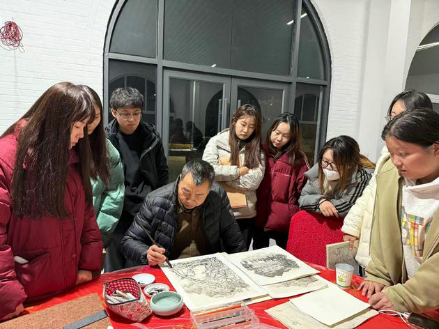 一手做农活 一手画美景 西安大学生扎根革命老区赋能乡村振兴