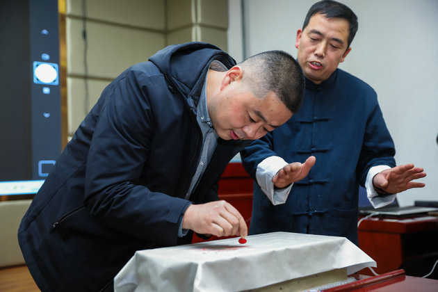 指尖传古韵  拓印承非遗 --咸阳中铁工程职业技术学校举办非