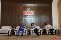 省财贸金融轻工工会深入青岛啤酒渭南有限公司开展送清凉活动