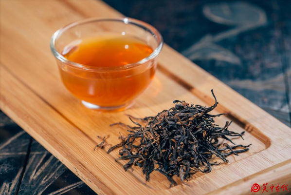 夏天，该喝红茶还是绿茶？牢记这“3不喝”，好处多多，舒服度夏