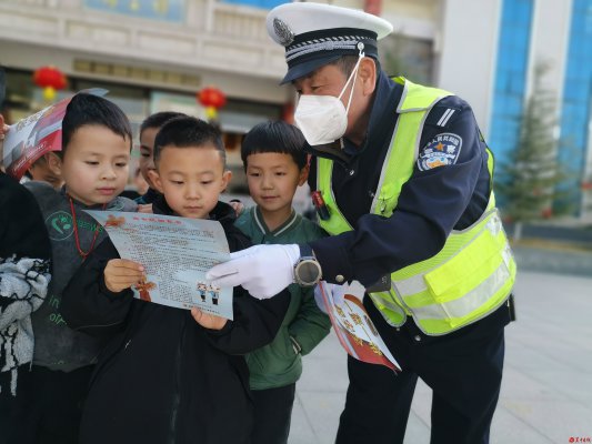抓预防、送宣教，蒲城公安交警进进校园 护航平安伴成长