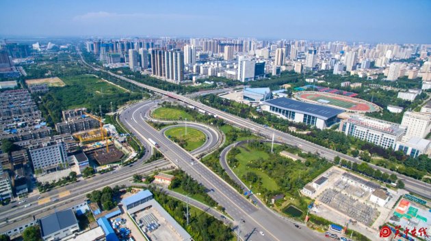 执“改革之笔”书“为民答卷”